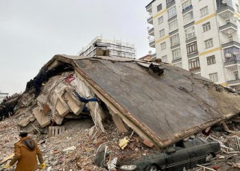 Σεισμός: Σκηνές «Αποκάλυψης» από την Τουρκία και τη Συρία, τουλάχιστον 500 νεκροί – Βίντεο και φωτογραφίες