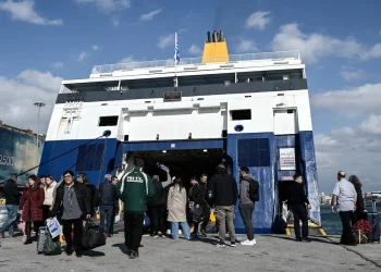 Πάσχα σαν… Δεκαπενταύγουστος: «Βουλιάζουν» ήδη τα λιμάνια από επιβάτες