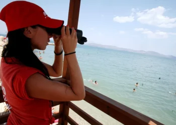 Εχουμε τις μεγαλύτερες ακτογραμμές της Ευρώπης αλλά δεν ξέρουμε κολύμπι – Στους 395 οι πνιγμοί το 2024