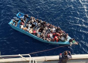 Πέντε διαδοχικά περιστατικά με 250 μετανάστες νότια της Κρήτης – Μεταφέρονται σε κλειστές δομές χωρίς δικαίωμα ασύλου