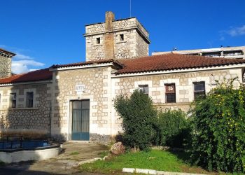 Οι Ένοπλες Δυνάμεις ανοίγουν τις πύλες τους στους πυρόπληκτους, σε Πάτρα και Μεσολόγγι