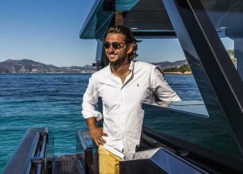 Πλοίο εμβόλισε τη θαλαμηγό του τούρκου επιχειρηματία που αγνοείται – Τα στοιχεία που «έκαψαν» τον καπετάνιο