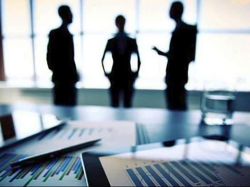 Οι Έλληνες δουλεύουν περισσότερο από τον ευρωπαϊκό μέσο όρο: Πώς φτάσαμε να θεωρείται κανονικότητα το burnout