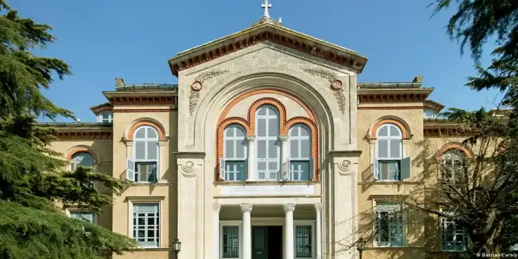 Ο Τραμπ και η Θεολογική Σχολή της Χάλκης