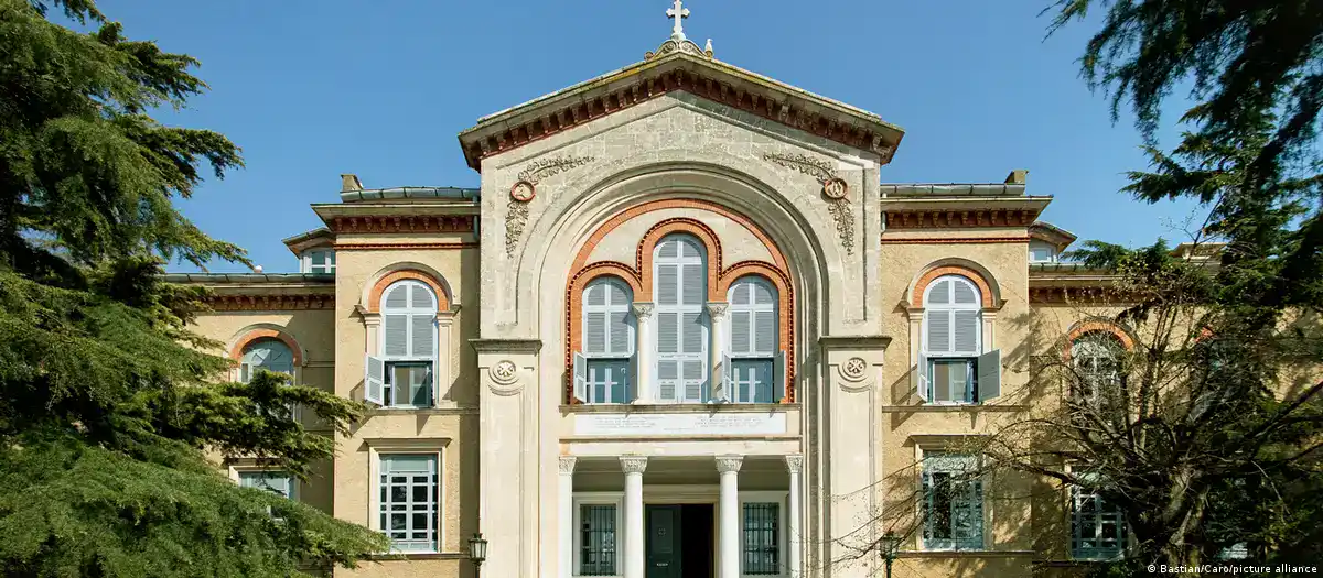 Ο Τραμπ και η Θεολογική Σχολή της Χάλκης