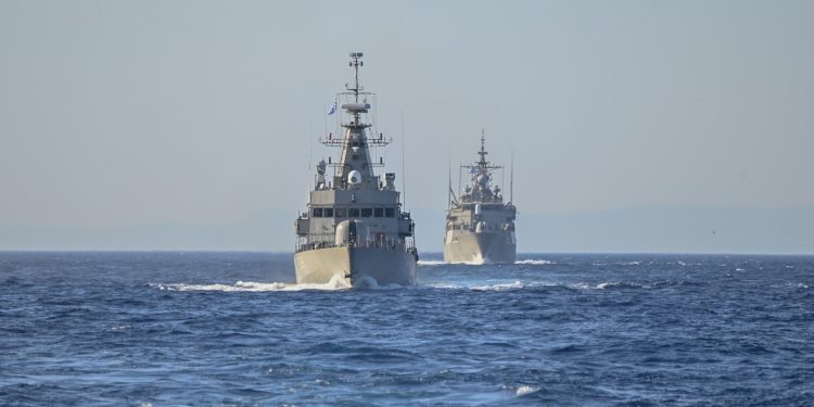 Εκπαιδευτικές βολές μονάδων του Πολεμικού Ναυτικού