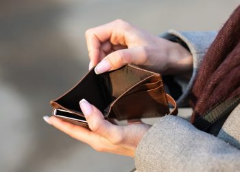 Τα γεμάτα ταμεία και τα άδεια πορτοφόλια