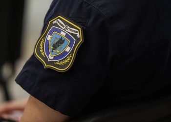Συνελήφθη αξιωματικός της ΕΛ.ΑΣ μετά από καταγγελία ξυλοδαρμού κρατουμένου σε αστυνομικό τμήμα