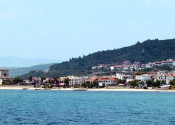 Συναγερμός στην Χαλκιδική από διαρροή λυμάτων στην παραλία Ακρωτήρι