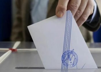 Τέλος η δεύτερη Κυριακή στους Δήμους: Πέρασε ο νέος Κώδικας που καταργεί τον β’ γύρο των εκλογών – Πώς θα ψηφίζουμε