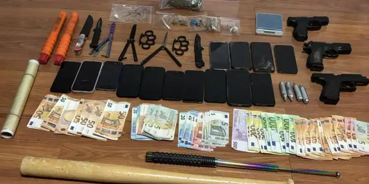 Αποκαλυπτικοί διάλογοι της συμμορίας που πουλούσε ναρκωτικά σε ανήλικους: «Μπρο, στήνω 10 δουλειές να κόβω 10 χιλιάρικα τον μήνα»