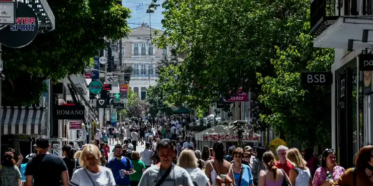 Οι μισθοί δεν γύρισαν ποτέ στο 2009: Η αγοραστική δύναμη παραμένει κατά 31% χαμηλότερη
