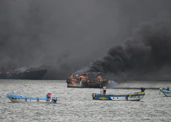 Ισημερινός: Ολόκληρος αλιευτικός στόλος παρανάλωμα του πυρός
