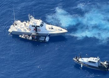 Καταδίωξη ταχύπλοου με 50 κόμβους – Διακινητές μεταναστών Έλληνας και Κύπριος