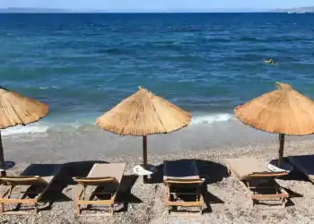 Καταδικάστηκε 30χρονος που φωτογράφιζε ανήλικα κορίτσια στην παραλία της Αγίας Μαρίνας Στυλίδας