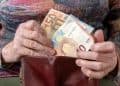 Συντάξεις: Αυξήσεις έως 100 ευρώ και αναδρομικά για ειδικές κατηγορίες δημοσίων υπαλλήλων και στρατιωτικών