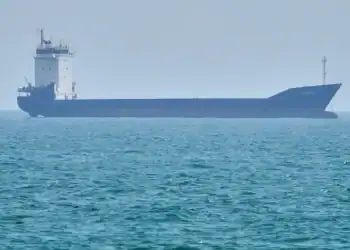 Εύθραυστη ηρεμία: Πυρκαγιά σε τάνκερ με νεκρό ανοιχτά του Ομάν – Ιρανικές απειλές χωρίς νέα πλήγματα