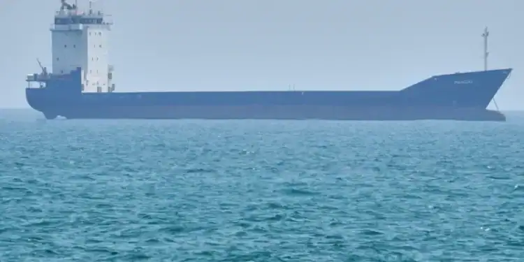 Εύθραυστη ηρεμία: Πυρκαγιά σε τάνκερ με νεκρό ανοιχτά του Ομάν – Ιρανικές απειλές χωρίς νέα πλήγματα
