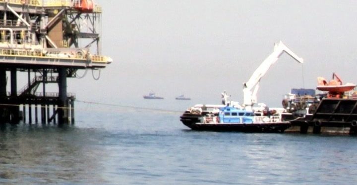 Πλοία ήδη διασχίζουν τα Στενά του Ορμούζ ανακοίνωσε ο Διεθνής Ναυτιλιακός Οργανισμός-Κάτω από τα 75 δολ. το μπρεντ