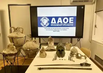 Συνελήφθη 71χρονος για παραβάσεις της νομοθεσίας περί προστασίας των αρχαιοτήτων, καθώς και της νομοθεσίας για τα όπλα