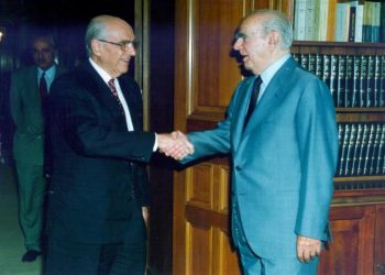 Μεταπολίτευση: ανώριμη έφηβη ετών 52! Σκάνδαλα, ανάλγητη εξουσία, και… επιστροφή στη 10ετία του ‘50