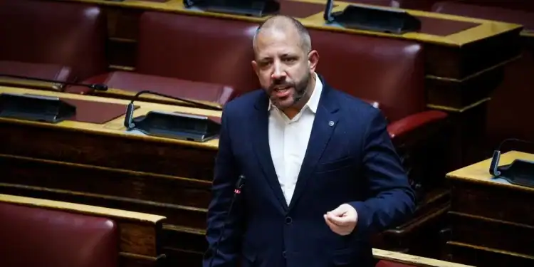 Ο Μεϊκόπουλος καλεί Κικίλια στη Βουλή για τον νέο Κανονισμό Ρυμουλκήσεων του ΟΛΒ