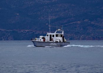 Επιχείρηση του Λιμενικού ανοιχτά της Λευκάδας: Ακυβέρνητο ιστιοφόρο με τέσσερις επιβαίνοντες