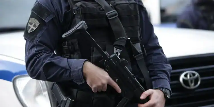 Τι συνεπάγεται η επέκταση της μάχιμης πενταετίας σε επταετία για όλους τους ένστολους