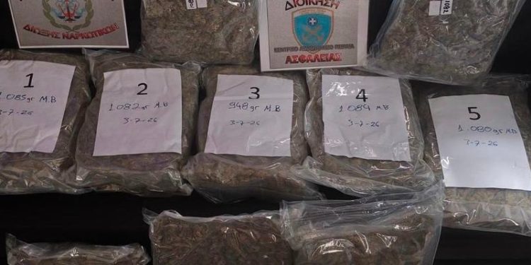Πειραιάς | Μπλόκο του Λιμενικού και κατάσχεση άνω των 10,5 κιλών ακατέργαστης κάνναβης (skunk)