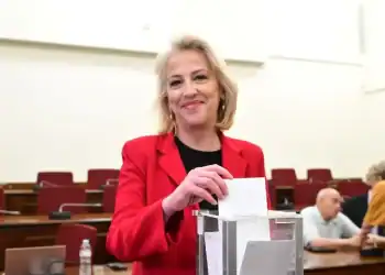 Η Ρένα Δούρου εξελέγη πρόεδρος της Κ.Ο. του ΣΥΡΙΖΑ – 7 ψήφοι υπέρ και ένα λευκό