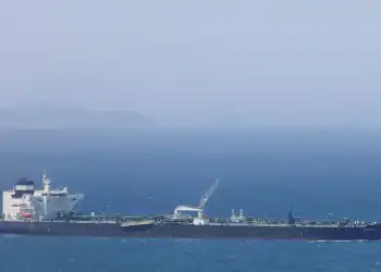 Κλιμακώνεται η σύγκρουση ΗΠΑ–Ιράν: Νέες αμερικανικές επιθέσεις, αντίποινα της Τεχεράνης σε πλοία και Μπαχρέιν