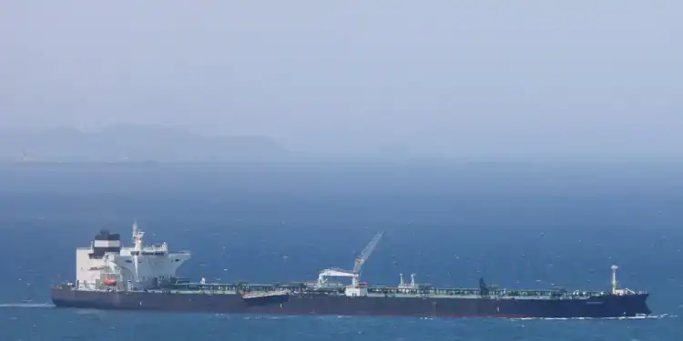 Κλιμακώνεται η σύγκρουση ΗΠΑ–Ιράν: Νέες αμερικανικές επιθέσεις, αντίποινα της Τεχεράνης σε πλοία και Μπαχρέιν