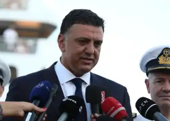 Στο Λιμάνι του Πειραιά ο Κικίλιας: Η ασφάλεια είναι πάνω απ’ όλα -Ακολουθούμε τις οδηγίες των λιμενικών μας