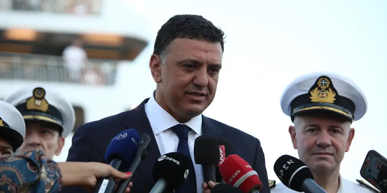 Στο Λιμάνι του Πειραιά ο Κικίλιας: Η ασφάλεια είναι πάνω απ’ όλα -Ακολουθούμε τις οδηγίες των λιμενικών μας