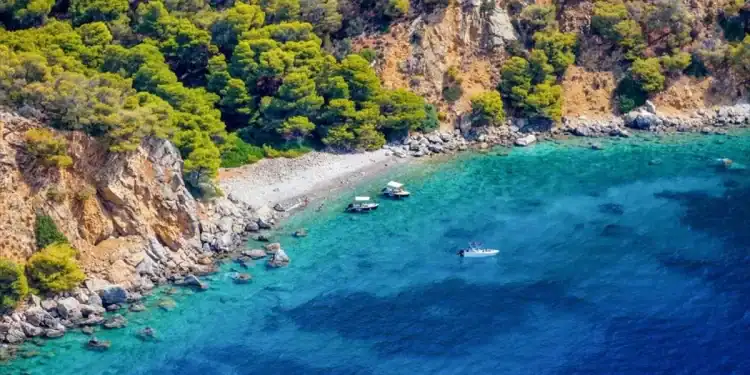 Ακτοπλοϊκά έως 20€: Οι φθηνότερες νησιωτικές αποδράσεις του καλοκαιριού