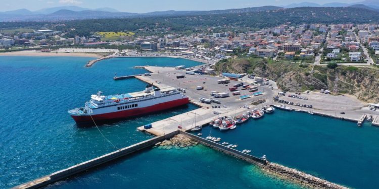 Οργή των κατοίκων στη Ραφήνα: «Το λιμάνι δεν αντέχει και τις Κυκλάδες, καταστρέφεται η περιοχή»