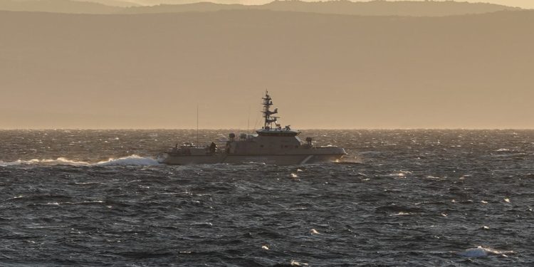 Νέο προσφυγικό ναυάγιο στη Σάμο – Αγνοούνται έως έξι άτομα, διασώθηκαν 34 πρόσφυγες