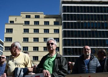 Επίδομα 300 ευρώ: Γιατί χιλιάδες συνταξιούχοι δε θα το πάρουν;
